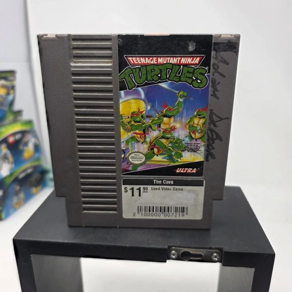Teenage Mutant Ninja Turtles Nintendo NES Game Cartridge